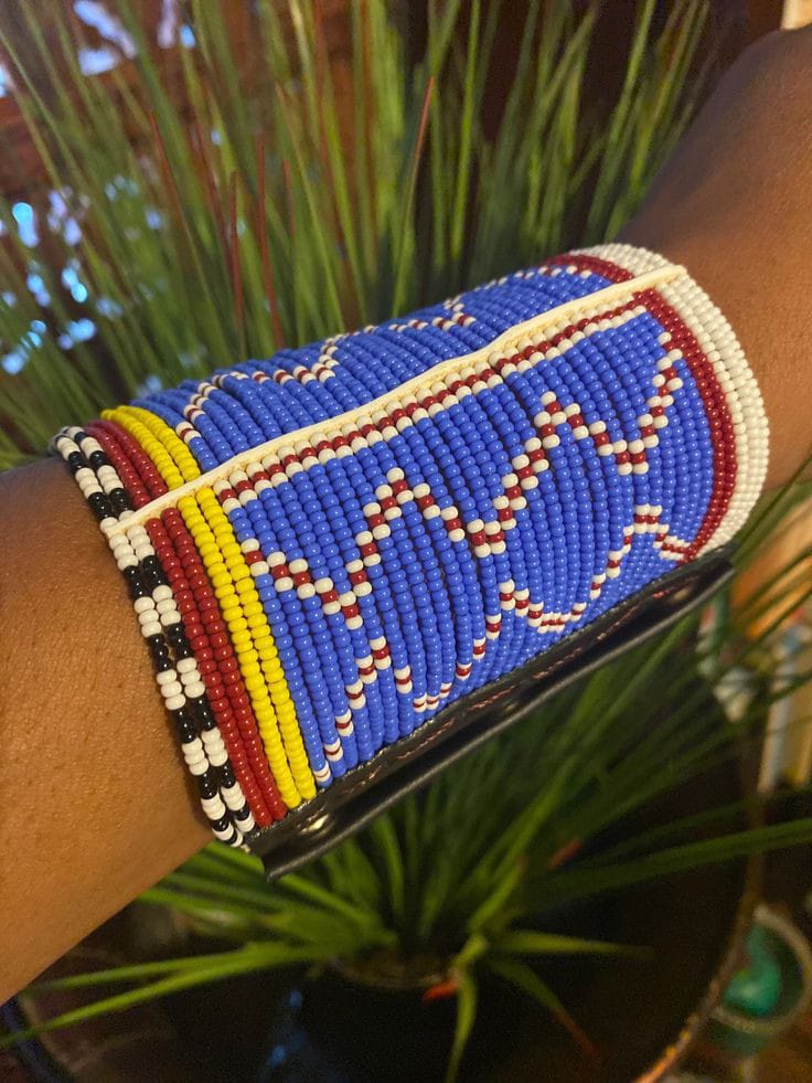 Beaded Maasai bracelet with snap closure