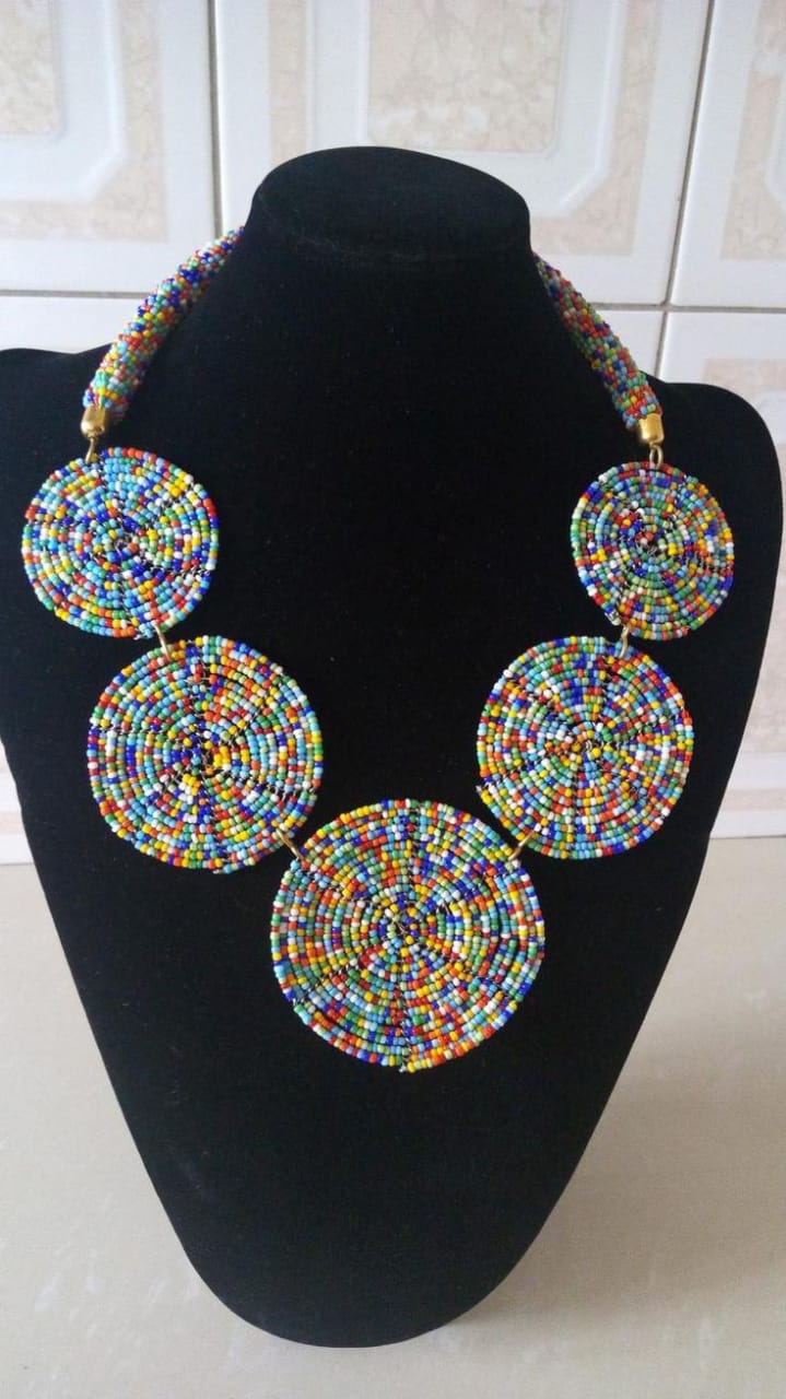 Multi-colored necklace; multiple pendant necklace