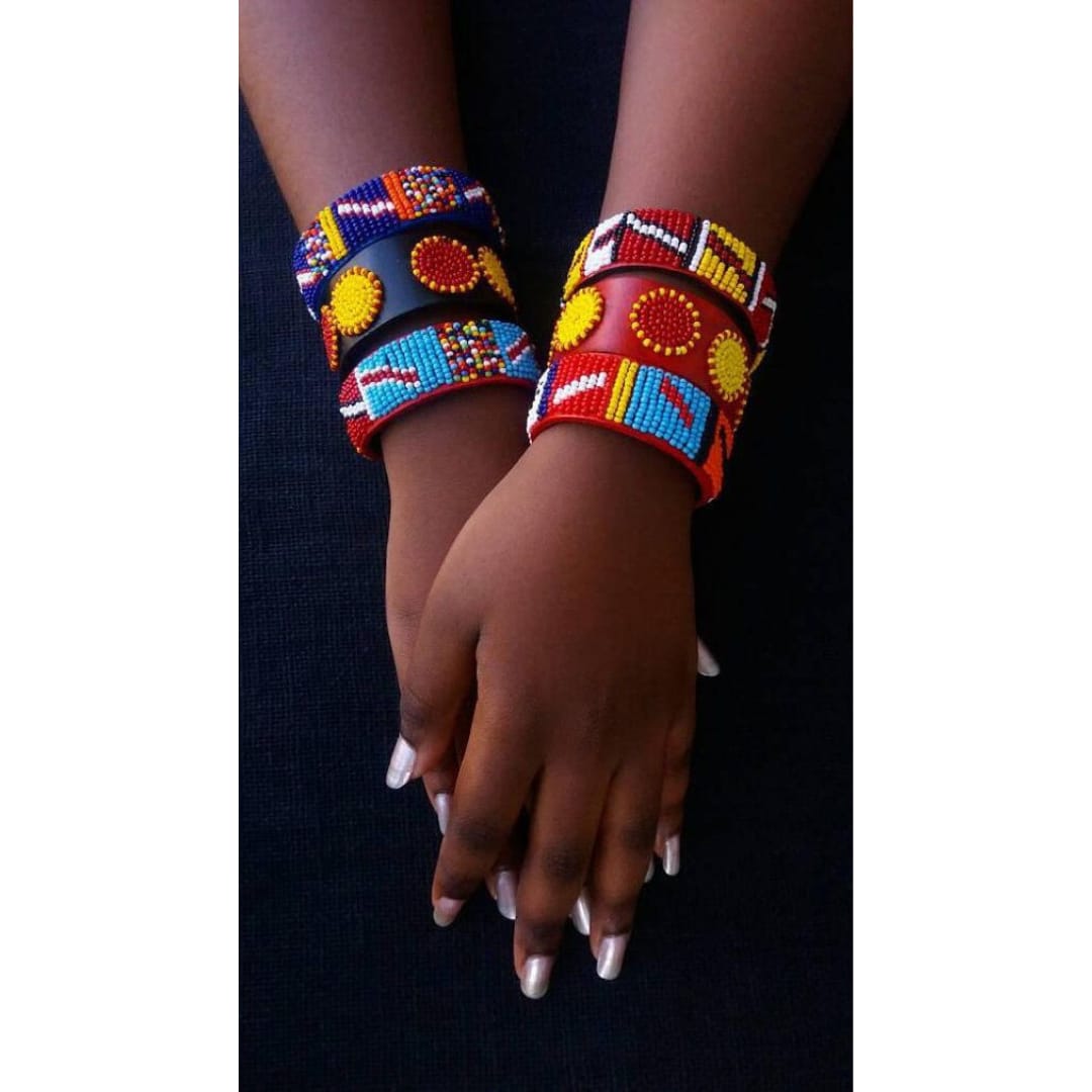 A set of 6 multicolor bracelets